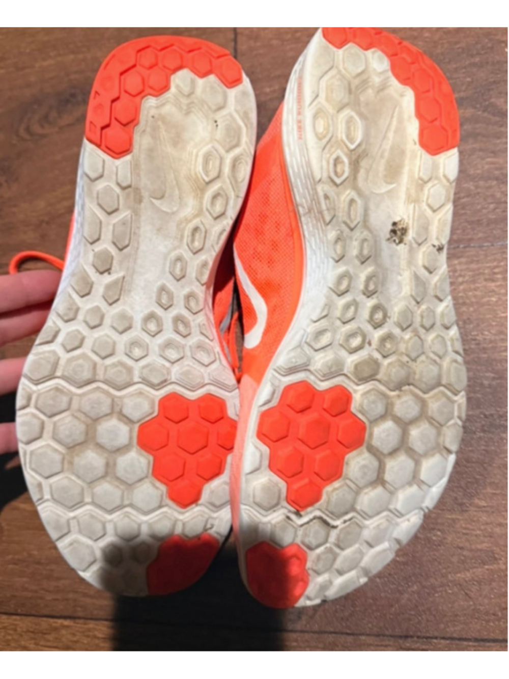 Women's Nike Athletic Running Shoes Size 9 Orange and White - Picture 2 of 4